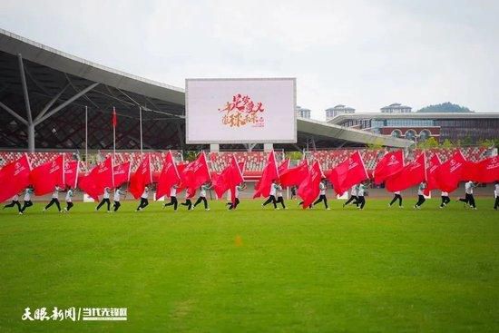 六十年月的喷鼻港警界贪污成风，致使黑狱重重，《正报》记者程安（梁朝伟 饰）撰文揭穿警界内幕，被探长张耀祖（吴毅将 饰）视为眼中钉。张耀祖谗谄程安躲毒，使其进狱，更将程的女友小慈（张文慈 饰）玷辱。程何在狱中作为帮派人士以外的“羊”，虽有羊头飞机木（吴孟达 饰）看顾，也受尽年夜佬们欺侮。程安凭仗正气与常识为监犯声张权力，逐步取得年夜佬们尊敬，狱中糊口有所好转。不久看管“无人道”（林国斌 饰）将监犯“三只脚”（徐锦江 饰）害死，程安借报界伴侣使三只脚仇恨得雪。小慈依托另外一探长权势将张耀祖坐牢，沦为监犯的张耀祖打算在狱中报复程安，两人的对决在所不免……